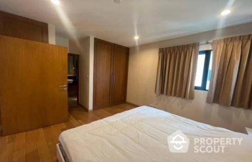 1-BR Condo at Sathorn Gardens near MRT Si Lom