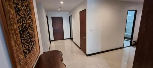 3 bedrooms 3 bathrooms size 135 sqm. avenue 61 for Rent 60,000THB
