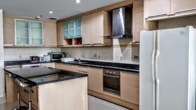 The Lakes- 3 beds -2 baths 143 sqm  Rent: 100,000 THB Sell: 38,000,000 THB