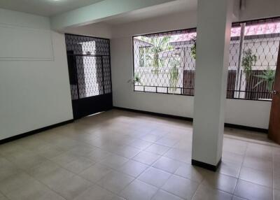 2 bedrooms 2 bathrooms size 100 sqm. White Mansion for Rent 35,000THB