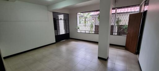 2 bedrooms 2 bathrooms size 100 sqm. White Mansion for Rent 35,000THB