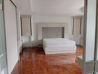 3 bedrooms 3 bathrooms size 300 sqm. Mitr Mansion for Rent 70,000THB