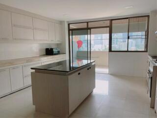 3 bedrooms 3 bathrooms size 300 sqm. Mitr Mansion for Rent 70,000THB