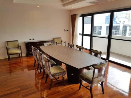 3 bedrooms 3 bathrooms (1maid+1 bathroom) 285sqm for rent 75,000THB by Shanti Sadan