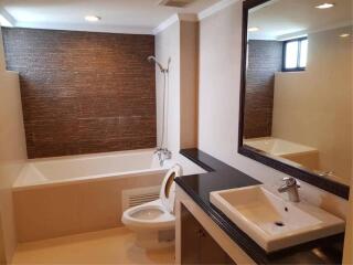 3 bedrooms 3 bathrooms (1maid+1 bathroom) 285sqm for rent 75,000THB by Shanti Sadan