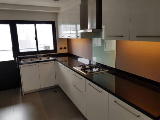 3 bedrooms 3 bathrooms (1maid+1 bathroom) 285sqm for rent 75,000THB by Shanti Sadan