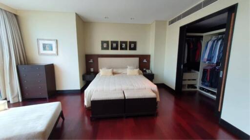 3 bedrooms 4 bathrooms size 258sqm. The Park Chidlom for Rent 200,000THB