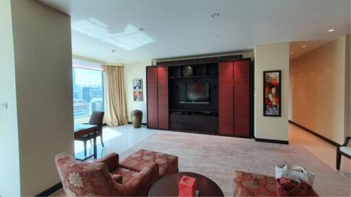 3 bedrooms 4 bathrooms size 258sqm. The Park Chidlom for Rent 200,000THB