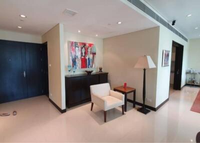 3 bedrooms 4 bathrooms size 258sqm. The Park Chidlom for Rent 200,000THB