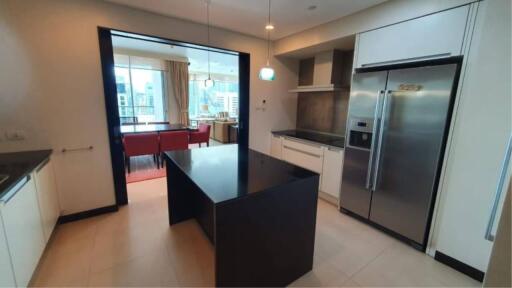 3 bedrooms 4 bathrooms size 258sqm. The Park Chidlom for Rent 200,000THB