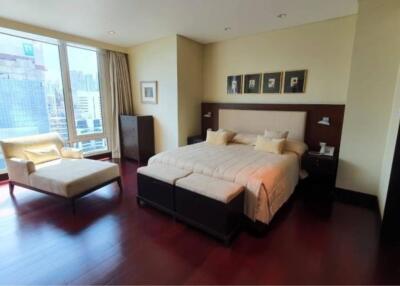 3 bedrooms 4 bathrooms size 258sqm. The Park Chidlom for Rent 200,000THB