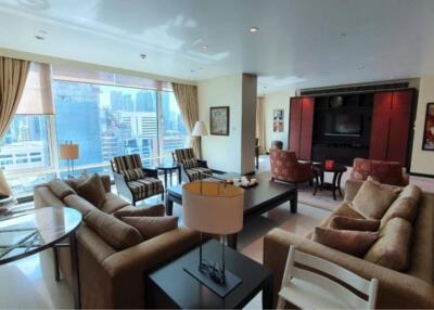 3 bedrooms 4 bathrooms size 258sqm. The Park Chidlom for Rent 200,000THB