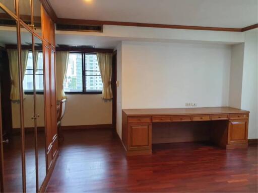 2 bedrooms 2 bathrooms size 205 sqm. Sethiwan Residence for Rent 45,000THB