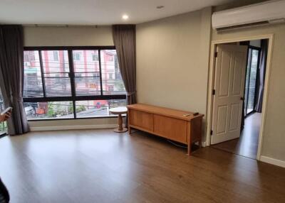 2 bedrooms 2 bathrooms size 140 sqm. Verandah Sukhumvit 36 for Rent 40,000THB