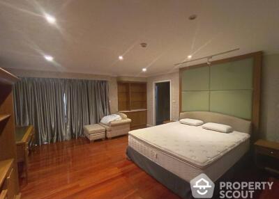 3-BR Condo at Oriental Towers Condominium near BTS Ekkamai