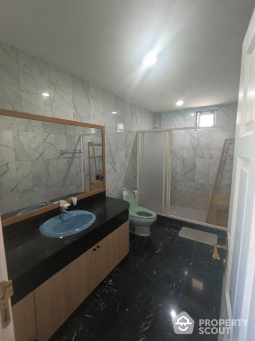 3-BR Condo at Oriental Towers Condominium near BTS Ekkamai