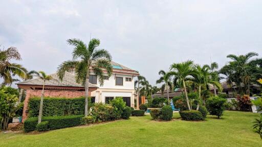 Gorgeous Garden House for Sale Wat Yan