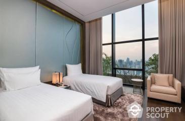 3-BR Serviced Apt. near BTS Phrom Phong