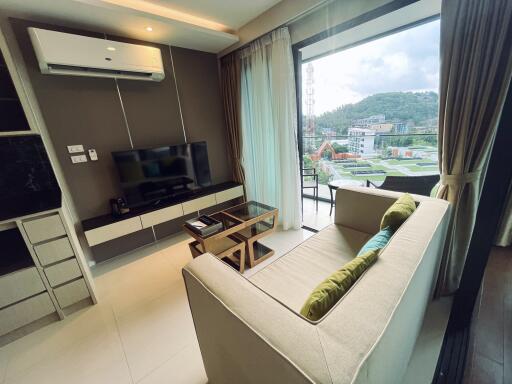 Spacious 1 bedroom apartment between Surin and Ban Thao Beach