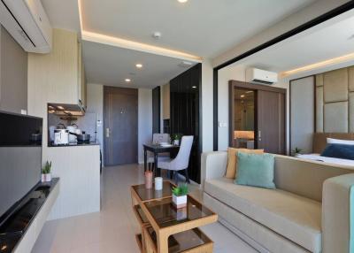 Spacious 1 bedroom apartment between Surin and Ban Thao Beach