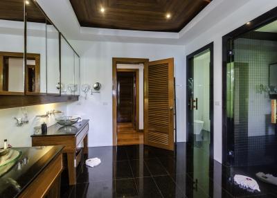 Ten-bedroom Luxury Villa on the most prestigious area of Phuket