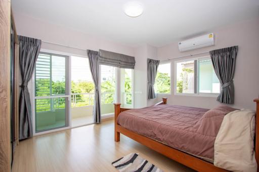 Nam Phrae Three-Bedroom Family Home for Sale: Prime Location