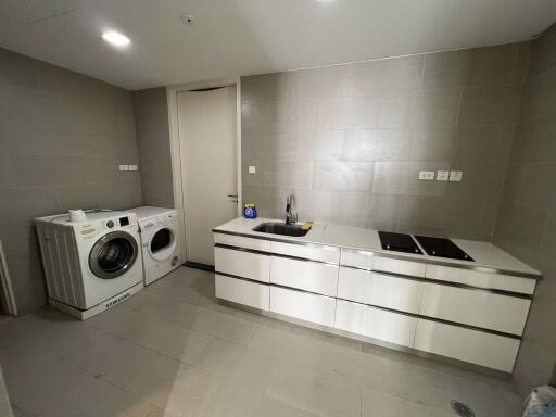 3 bed Condo in The Met Thungmahamek Sub District C020369