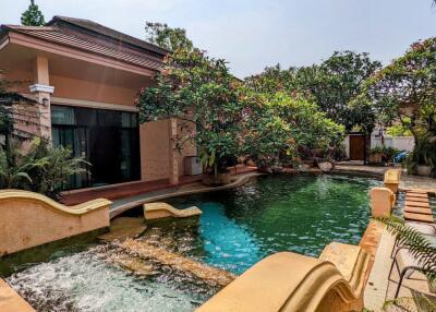 Beautiful Bali Style Pool Villa House for Sale