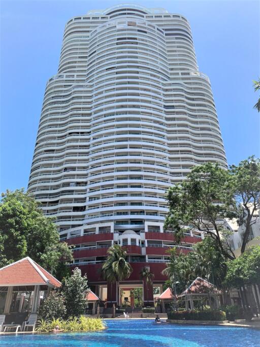 Corner Unit for Sale in Metro Jomtien Condo