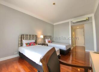 Spacious 3-Bedrooms Apartment with big balcony - BangNa