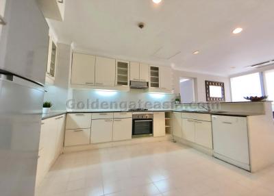 Spacious 3-Bedrooms Apartment with big balcony - BangNa