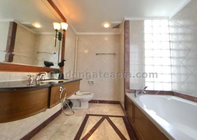 Spacious 3-Bedrooms Apartment with big balcony - BangNa