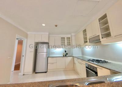 Spacious 3-Bedrooms Apartment with big balcony - BangNa