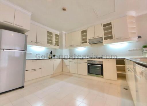 Spacious 3-Bedrooms Apartment with big balcony - BangNa