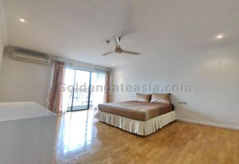 Huge 3-Bedrooms apartment with large balcony - Phrom Phong BTS