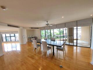 Huge 3-Bedrooms apartment with large balcony - Phrom Phong BTS