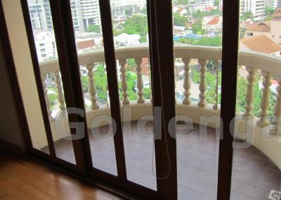 3 Bedrooms condo on high floor at Royal Castle - Sukhumvit 39, Phrom Phong