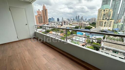 3-Bedrooms family-friendly apartment close to the BTS at Phrom Phong