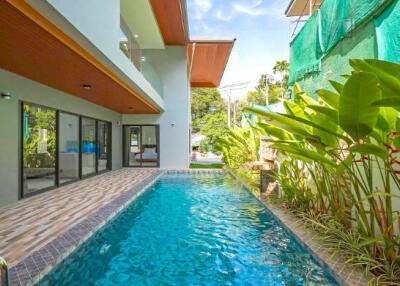 327 Sqm., 4 Beds, 3 Baths House listed for ฿ 11,980,000.