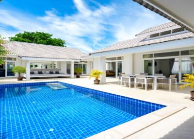 420 Sqm., 3 Beds, 4 Baths House listed for ฿ 10,950,000.