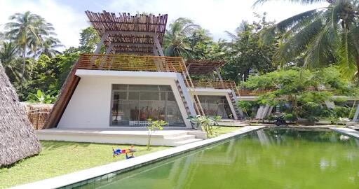 570 Sqm., 11 Beds, 12 Baths Building listed for ฿ 33,000,000.