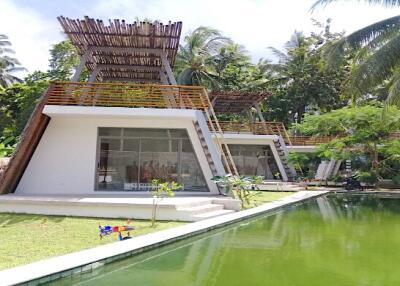 570 Sqm., 11 Beds, 12 Baths Building listed for ฿ 33,000,000.