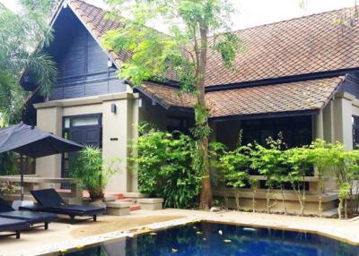800 Sqm., 9 Beds, 11 Baths Building listed for ฿ 45,000,000.