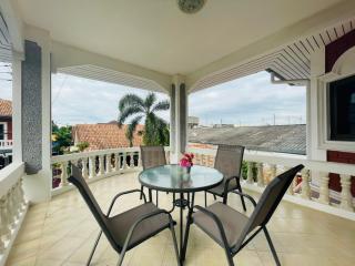 5 Bed Pattaya Pool Villa  for Sale