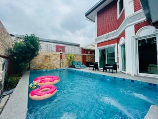 5 Bed Pattaya Pool Villa  for Sale