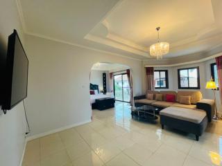 5 Bed Pattaya Pool Villa  for Sale