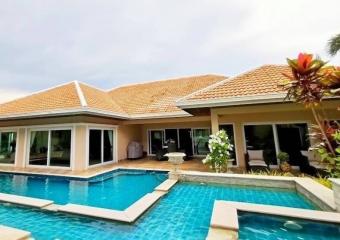 Luxurious Pool Villa at Mabprachan