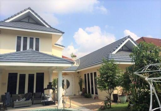 Family house with swimming pool in East Pattaya