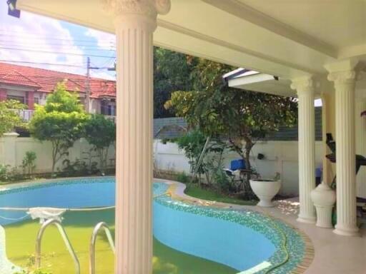 Family house with swimming pool in East Pattaya