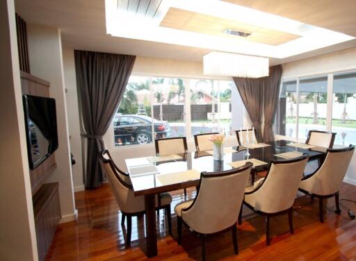 Luxurious 5-Bedroom Poolvilla in Pong area